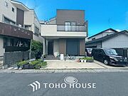 「外観」チュラルな色使いとスタイリッシュなフォルムで存在感を漂わせる街並み。都会的な外観と、雰囲気のある街並みがマッチし、新生活の情景を生み出します。