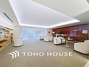 「マンションロビー」コンシェルジュサービス・各ラウンジ・キッズルーム等、共用施設が充実したマンションです。室内には、住まう方の「本当の快適」を追求した設備が揃っています。