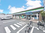 徒歩8分。ファミリーマート江戸川上篠崎店 610m