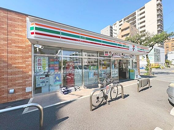 徒歩2分。セブ...