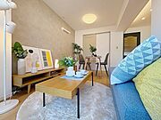「インテリア映えする内装。」お部屋全体が優しく柔らかな色合いとなっていて、お家時間を穏やかに過ごせる空間が広がっています。