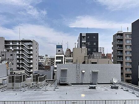 「眺望」穏やかな街並みを一望しながら、爽やかな風と柔らかく降り注ぐ陽光を感じて頂けます。
