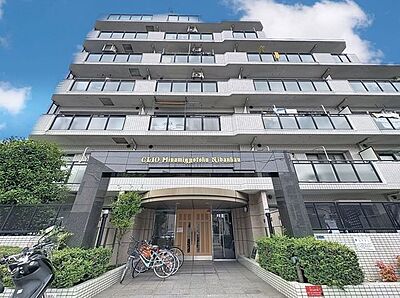 外観：「新規内装リノベーション済み」2026年8月に新規内装リノベーション済み。新生活にぴったりな住戸です。