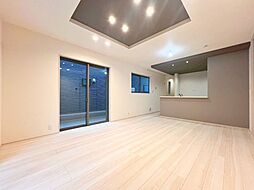 環境と美しく融和する落ち着いた新築住戸