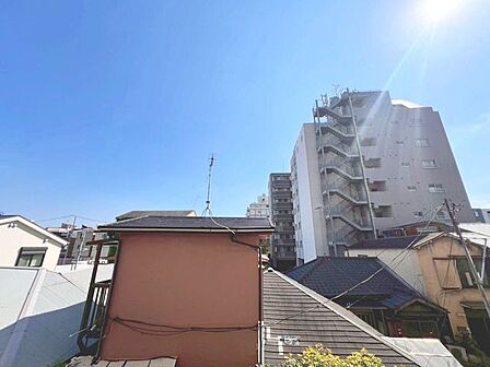 「眺望」穏やかな街並みを一望しながら、爽やかな風と柔らかく降り注ぐ陽光を感じて頂けます。