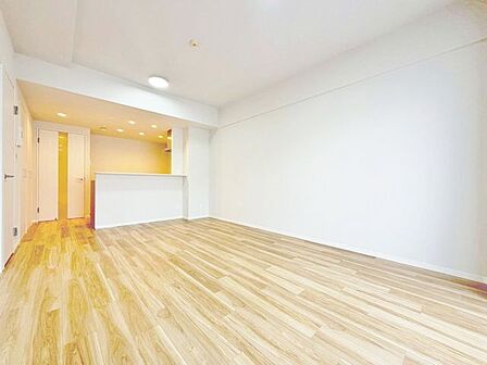 「インテリアを引き立てるホワイト」お部屋全体が優しく柔らかな色合いとなっていて、お家時間を穏やかに過ごせる空間が広がっています。