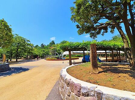 徒歩2分。しょうぶ沼公園 100m