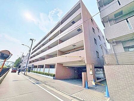 「コスモ西大島ロイヤルフォルム」都営新宿線「西大島」駅徒歩6分の駅チカマンション。快適な理想の暮らしの実現は、そこで暮らす方々にとって素敵な環境であることも挙げられると思います。
