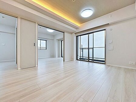 「陽当たり良好」穏やかな時が流れる癒しの空間は、穏やかな光が明るくリビングルームを包みます。心地よい空間が、ご家族のかけがえのない時間に優しく寄り添います。