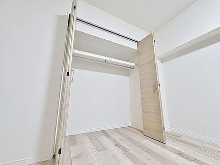 「収納」全ての居室にクローゼットを完備しております。