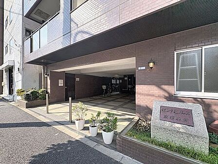 「エントランス入口」気品を感じることのできるエントランス部分。