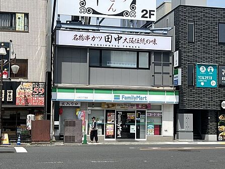 徒歩4分。ファミリーマート一之江三丁目店 290m
