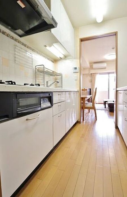 「独立キッチン」独立キッチンは人目に付きませんので、急な来客時等も対応しやすいことがメリットの一つです。