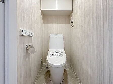「リフォーム済・トイレ」トイレ関係の設備も一新されています。もちろん温水洗浄機能付き便座です。
