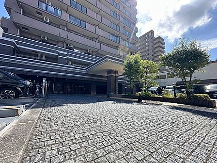 「マンション玄関」