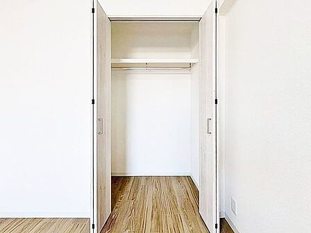 「収納」全ての居室にクローゼットを完備しております。
