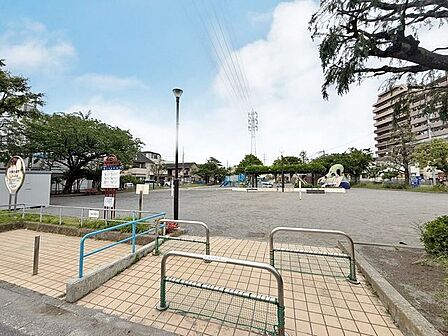 上入公園 徒歩13分。 1000m