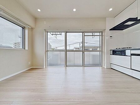 「シンプル空間」お部屋全体が優しく柔らかな色合いとなっていて、家族の理想の家具を配置出来るシンプル空間。