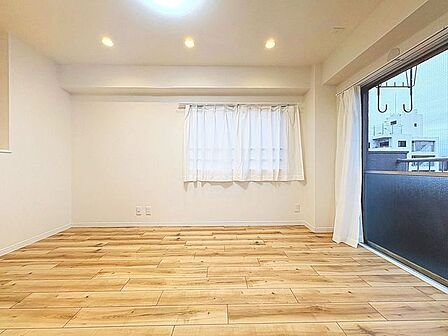 「木のぬくもり感じる優しい雰囲気のお部屋」落ち着いたカラーコーディネートの室内。インテリアやファブリックで、オーナー様好みのテイストデザインを取り入れて頂けます。