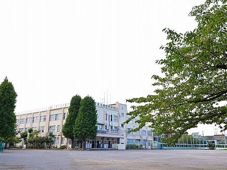 青井中学校 徒歩15分。 1160m