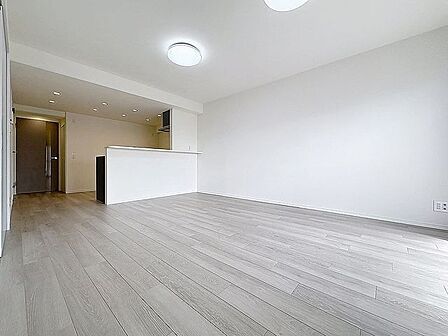 「会話弾むダイニング」明るく穏やかなダイニング空間で、飲んだり、食べたり、笑ったり。会話が広がります。