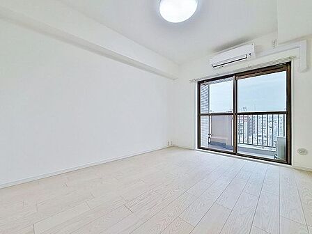 「明るい居室」主寝室は十分な広さに加えて、快適に目覚められるよう、大きな採光窓を設けました。
