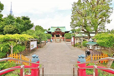 徒歩7分。亀戸天神 500m