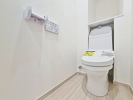 「ウォシュレット機能付き」優れた節水効果や汚れが付きにくい便座など、ほしかった機能が揃ったウォシュレット一体型トイレです。