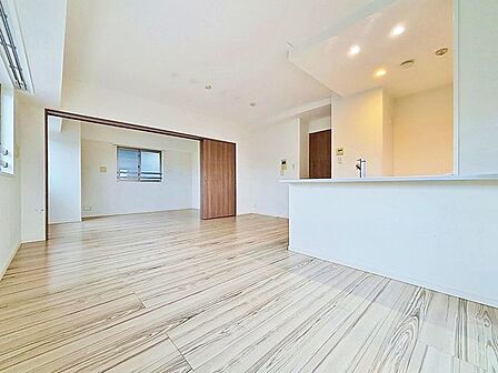 「居心地の良いナチュラル空間」お家時間を穏やかに過ごせる寛ぎの空間です。居心地の良さを実感して頂けるお部屋となっております。