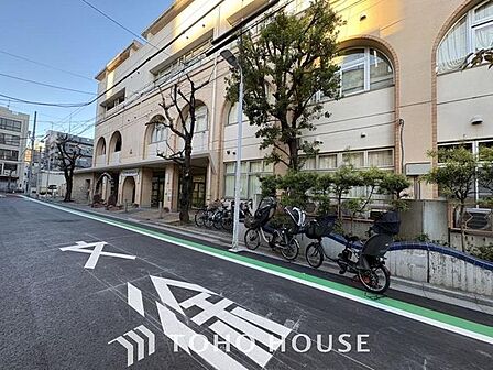 徒歩6分。台東区立大正小学校 430m