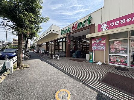 徒歩11分。ヨークマート谷津店 880m