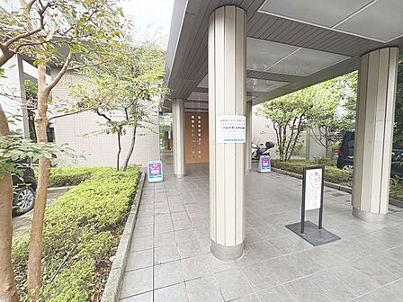 「エントランス入口」気品を感じることのできるエントランス部分。