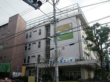 徒歩3分。台東区立富士小学校 240m