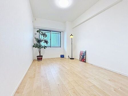 「居室」お子様の成長に合わせて机やベットを自由にレイアウトできるようにと、小さな自立心を育むお部屋作りを見越してご覧下さい。