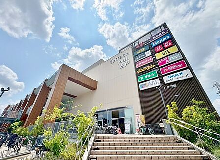 サミットストアテラスモール松戸店 徒歩5分。 330m