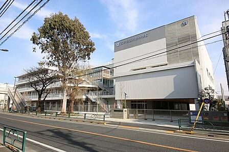 徒歩3分。江戸川区立小岩小学校 190m