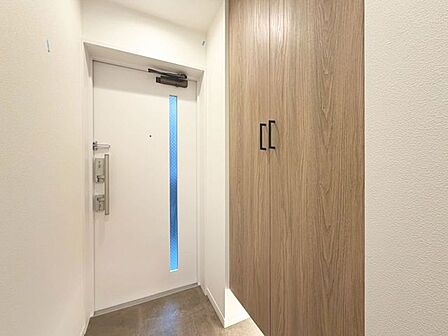 「玄関」家の中でお客様を迎える最初の場所である玄関。豊富な玄関収納で、常に綺麗に保つことが出来ます。