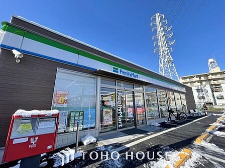 徒歩2分。ファミリーマート白鳥四丁目店 160m