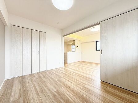 「リビング横・居室」リビングから目が届くため、お子様のお昼寝やプレイスペースとしてもおすすめです。