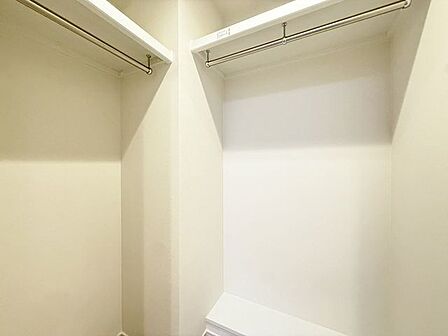 「ウォークインクローゼット」たっぷりと荷物が入るよう、ウォークインクローゼットを完備いたしました。