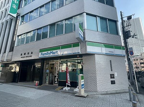 画像26:【コンビニエンスストア】ファミリーマート　本町駅西店まで110ｍ