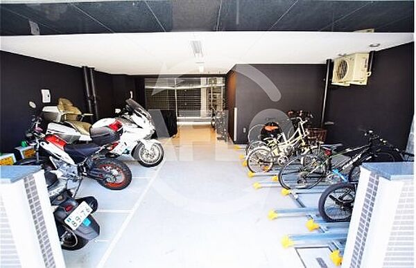 画像18:ミラージュパレス南堀江　駐輪場・バイク置き場