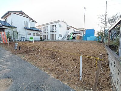 外観：成田市の住宅地に位置しており、京成本線「公津の杜」駅が利用可能な距離です。