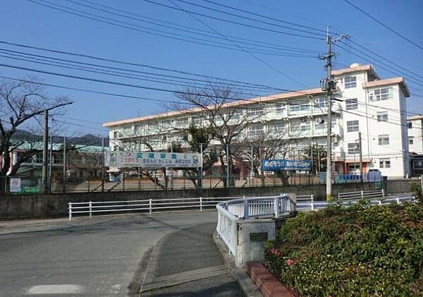 画像2:吉田小学校(450m)