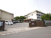 湯川中学校(1、500m)