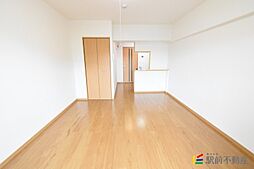 エルモソ　ピソ 203 2階ワンルームのリビング/ダイニング