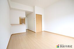 エルモソ　ピソ 204 2階ワンルームのリビング/ダイニング