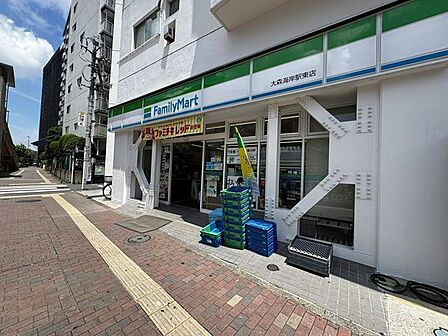 ファミリーマート大森海岸駅東店 徒歩3分。 200m