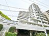 外観：外観昭和59年築、総戸数160戸のスケール感あるマンション。
