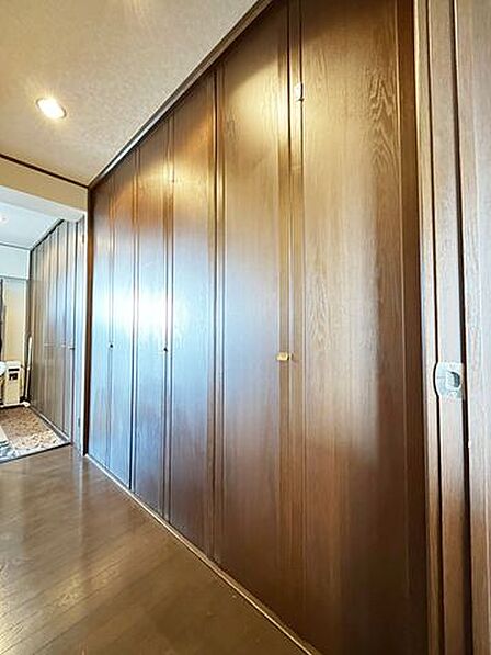 各部屋に収納有。ゆったりとした収納はご家族それぞれの荷物の整頓に便利です。